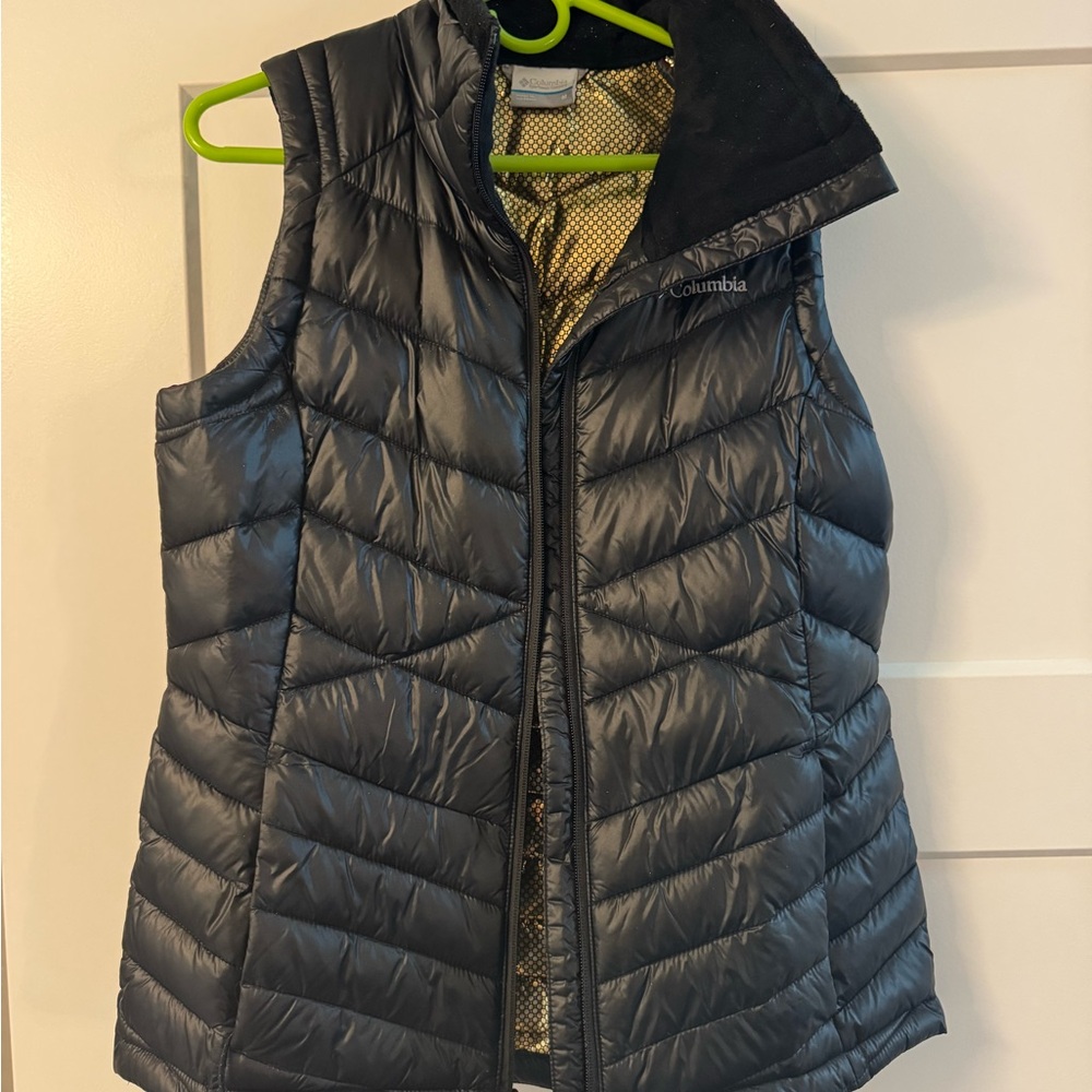 Columbia Women's Dark Gray Puffer Vest